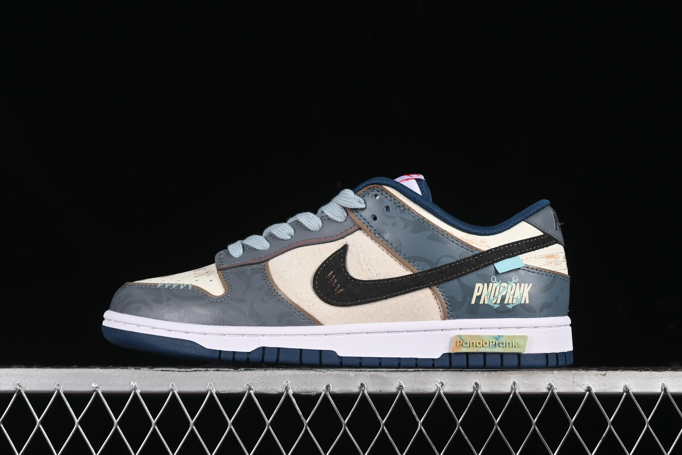 All Categories Nk SB Dunk Series Nk SB Dunk Low Low-top sneakers Nk Dunk Low Panda Prank Age of Sail Wave Search Beige Blue Black Low-top casual sneakers DD1391-400